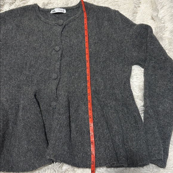 🍁Sweater weather NWOT! Zara Charcoal Peplum Cardigan - Picture 7 of 11